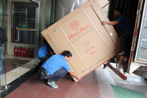 张金镇钢琴贵重工艺品无忧运